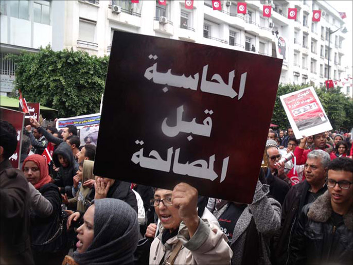 المحتجون طالبوا بمحاسبة المتورطين في جرائم القتل (الجزيرة)