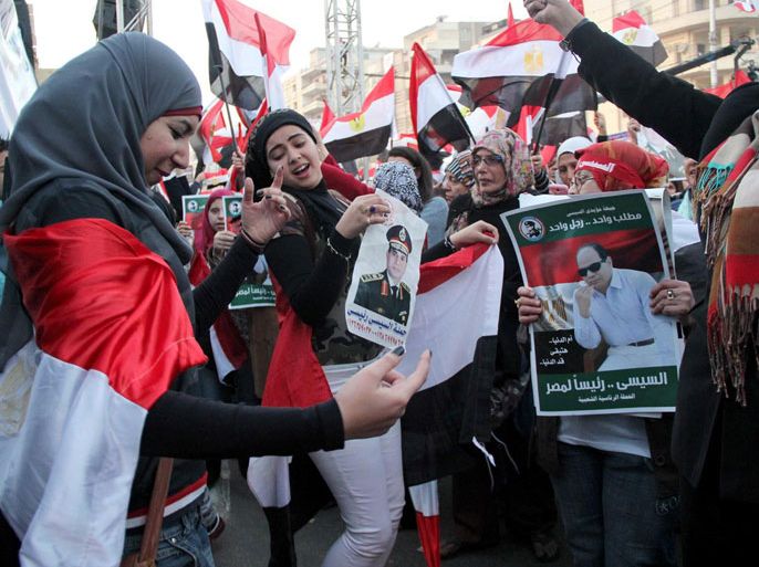 أنصار عبد الفتاح السيسي يحتفلون بذكرى ثورة يناير ويروجون لترشحه للرئاسة