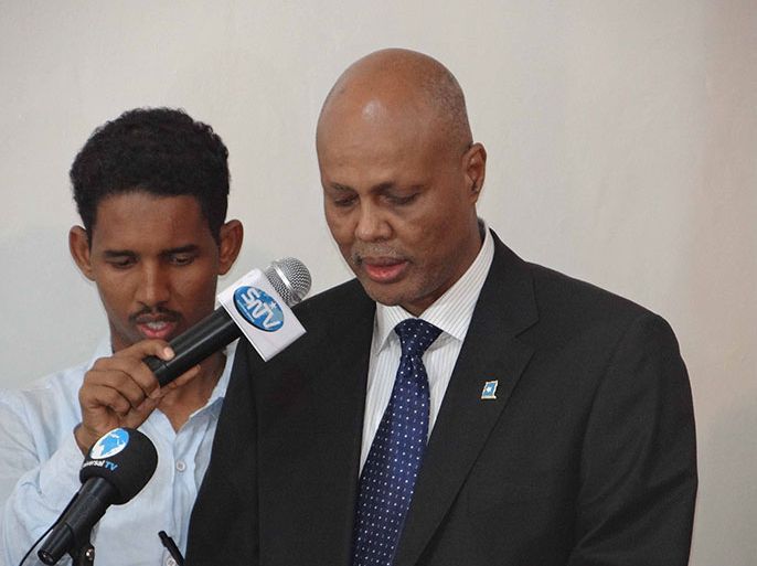 الرئيس الوزراء الصومالي عبد الولي الشيخ أحمد لحظة إعلان تشكيلة حكومته صباح اليوم