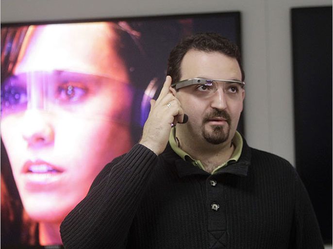 epa03936061 Mobile developer, trainer, author, speaker Maximiliano Firtman during a Google Glass presentation in Riga, Latvia 04 November 2013. EPA