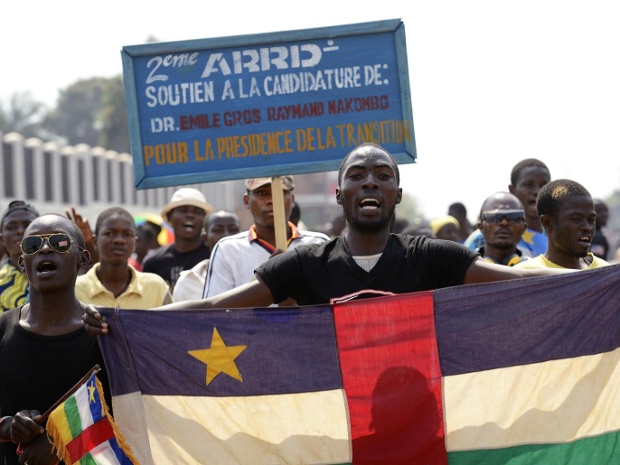 مناصرو مرشح للرئاسة أثناء مسيرة تأييد له في بانغي (غيتي إيميجز)