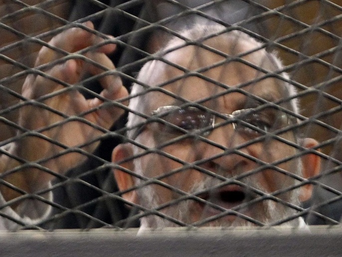 محاكمة مرشد الإخوان وقيادات بالجماعة في قضية قليوب تأجلت لـ26 من الشهر الجاري  (رويترز-أرشيف)