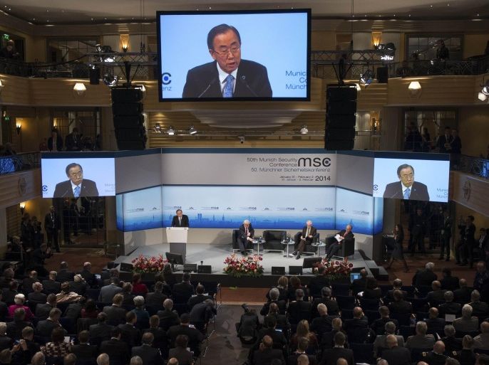 U.N. Secretary General Ban Ki-moon (L) gives his speech during the annual Munich Security Conference February 1, 2014. REUTERS/Lukas Barth (GERMANY - Tags: POLITICS)