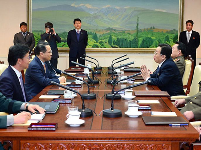 epa04075914 A handout picture released by the South Korean Ministry of Unification on 14 February 2014 shows high-ranking delegates of South and North Korea during talks at the inter-Korean peace village of Panmunjom, 14 February 2014