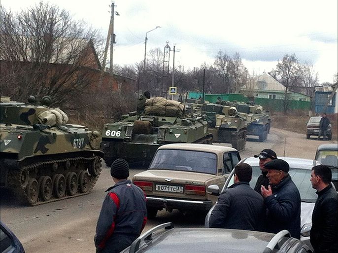 Russian light infantry fighting vehicles drive along roads in the west Russian town of Vesyolaya Lopan about 12 miles (20 kilometers) from the Ukrainian border, March 12, 2014. Ukraine's government appealed for Western help on Tuesday to stop Moscow annexing Crimea but the Black Sea peninsula, overrun by Russian troops, seemed fixed on a course that could formalize rule from Moscow within days. REUTERS/Sergei Khakhalev (RUSSIA - Tags: POLITICS MILITARY)معة الخرطوم اليوم