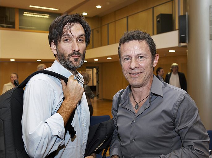 A handout picture obtained on December 11, 2013 shows Spanish freelance photographer Ricardo Garcia Vilanova (L) and El Mundo daily newspaper correspondent Javier Espinosa during the XI Miguel Gil Moreno Journalism Award held at the Bertelsmann headquarters in Barcelona on May 24, 2012. The two journalists taken hostage by an Al-Qaeda-linked group last year have been freed, the Spanish daily El Mundo reported on March 30, 2014