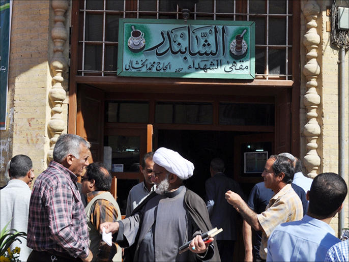‪مدخل مقهى الشابندر بشارع المتنبي بالعاصمة العراقية بغداد‬ (الجزيرة)