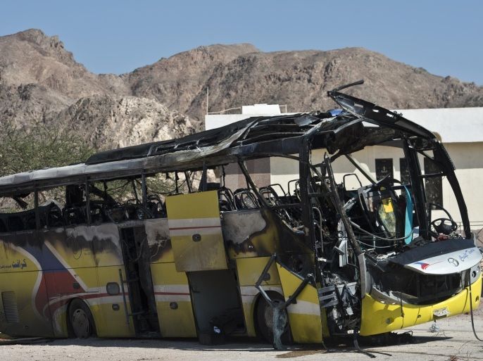 The wreckage of a tour bus that was targeted by a suicide bombing on February 16 is seen in the Egyptian south Sinai resort town of Taba on February 18, 2014. Jihadist group Ansar Beit al-Maqdis today claimed the suicide bombing in Egypt of the tour bus that killed three South Koreans and their local driver. AFP PHOTO / KHALED DESOUKI
