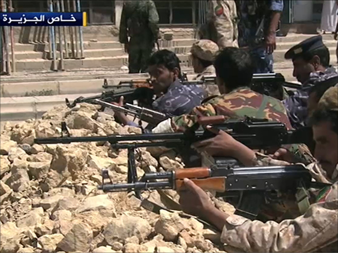 ‪الجيش اليمني يتمركز بمناطق‬  (الجزيرة-أرشيف)