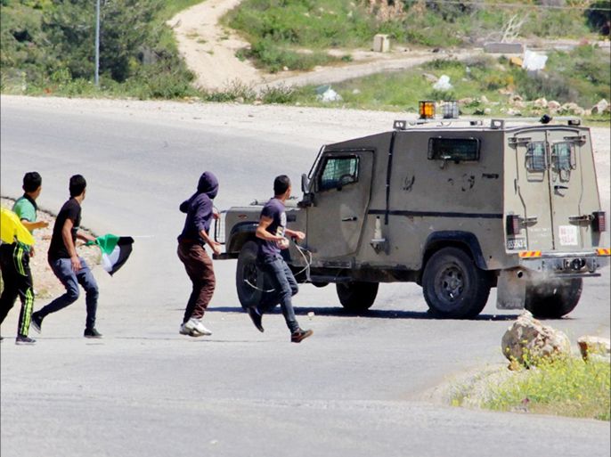 مواجهات - اصابة متضامنة واعتقال نشاطتين وثلاث متضامنين في قرية النبي صالح