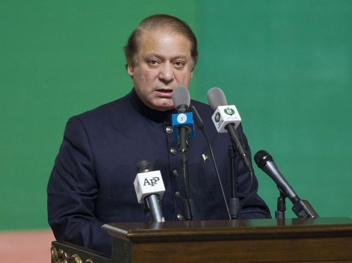 Pakistan's Prime Minister Nawaz Sharif addresses attendees at a flag raising ceremony to mark the country's 67th Independence Day in Islamabad August 14, 2013. REUTERS/Mian Khursheed