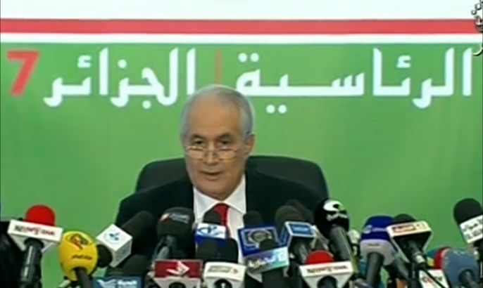 مؤتمر صحفي لوزير الداخلية الجزائري الطيب بلعير للإعلان عن نتائج الانتخابات الرئاسية