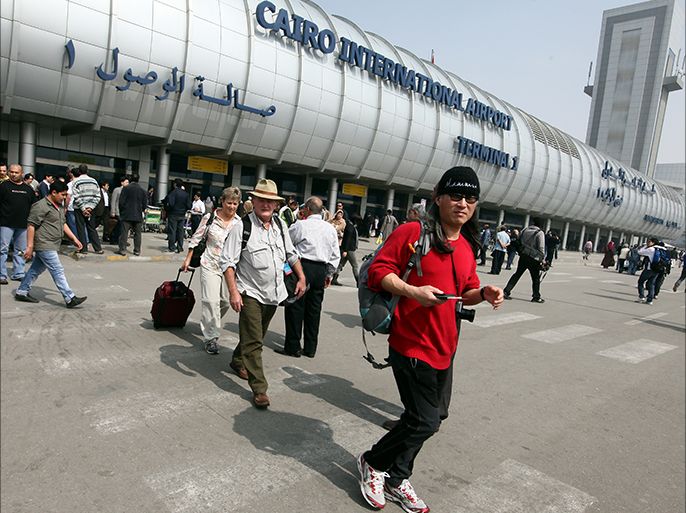 epa03602749 Foreign tourists arrive at Cairo airport, one day after several people were killed in a hot air balloon crash, Cairo, Egypt, 27 February 2013. A preliminary investigation has ruled out a criminal motive behind a hot air balloon