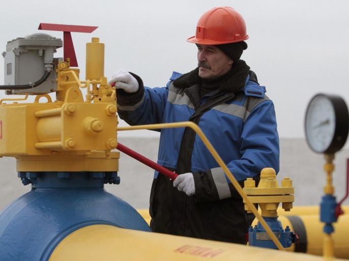 An employee twists a valve at a gas-distributing station after it was opened near the village of Atolino, some 20km (12 miles) south of Minsk, November 22, 2012. Russia's Gazprom and Belarus began discussions about an increase of fuel transit via Belarusian territory by the building and reconstruction of gas transit capacities, said Gazprom's CEO Alexei Miller.