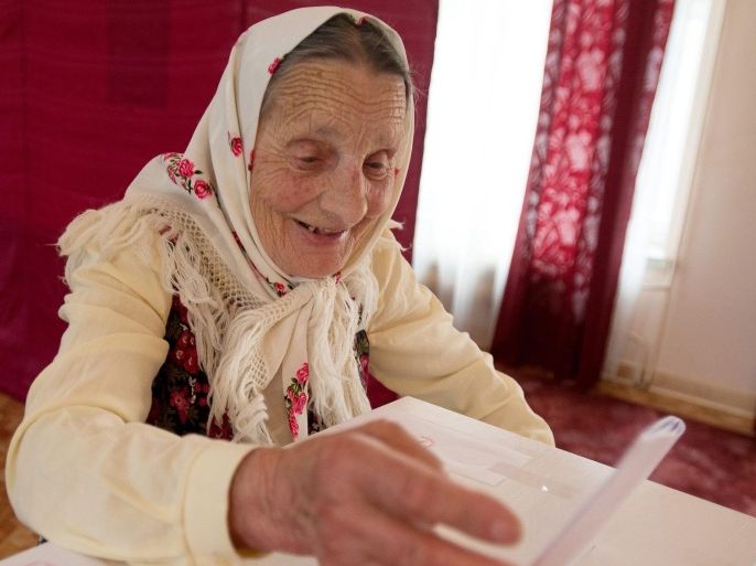 A Polish 91-year-old woman casts her ballot for the European Parliament elections at a polling station in Lodz, Poland, 25 May 2014. The European elections, which run from 22 to 25 May, will form a new European Parliament, whose 751 members will help set laws in the European Union for five years to come. About 400 million people in the 28-country bloc are eligible to vote. EPA/GRZEGORZ MICHALOWSKI POLAND OUT