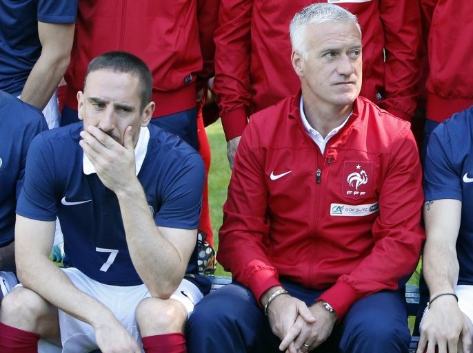 France's forward Franck Ribery, left and head coach Didier Deschamps pose for the team picture at the French national football team's training base, in Clairefontaine, outside Paris, Friday, June 6, 2014 as part of France's national football team's preparation for the upcoming FIFA 2014 World Cup in Brazil. (AP Photo/Francois Mori)