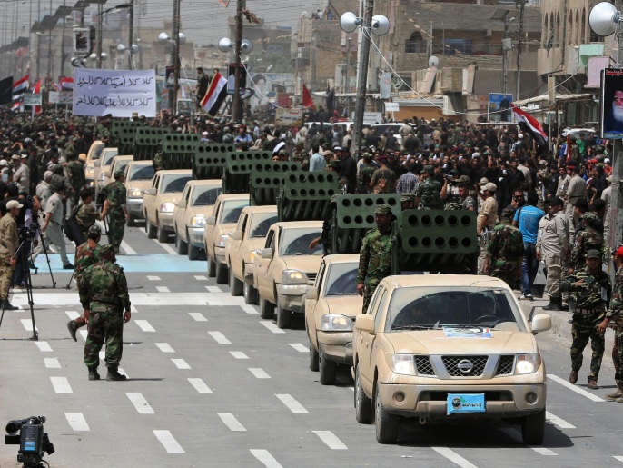 استعراض لقوات موالية للصدر في بغداد (أسوشيتد برس)