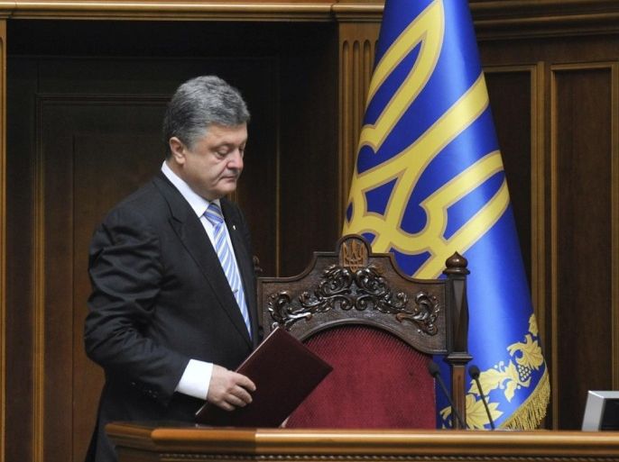 Ukrainian President-elect Petro Poroshenko arrives for his inauguration ceremony in parliament in Kiev, Ukraine, Saturday, June 7, 2014. Petro Poroshenko took the oath of office as Ukraine's president Saturday, calling on armed groups to lay down their weapons as he assumed leadership of a country mired in a violent uprising and economic troubles. (AP Photo/Mykola Lazarenko, Pool)