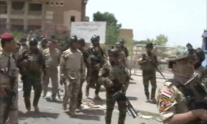 مسلحون يسيطرون على الموصل والنجيفي يتهم الجيش بالهروب