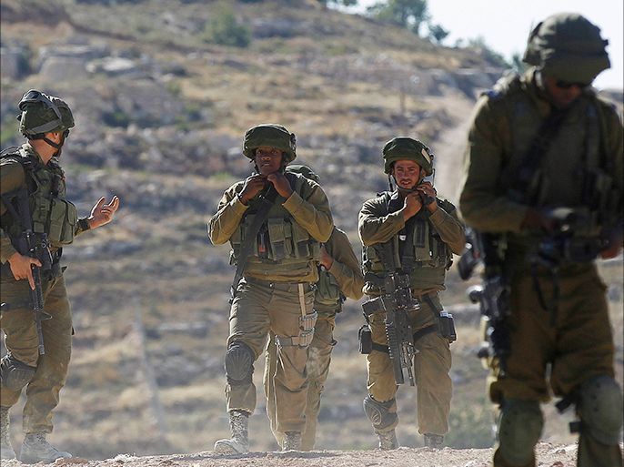 Israeli soldiers patrol near the West Bank city of Hebron June 14, 2014. Israel sent more troops to the occupied West Bank on Saturday to step up searches for three Israeli teenagers believed to have been abducted by Palestinians, with a military source saying it was not known if they were dead or alive. REUTERS/Ammar Awad (WEST BANK - Tags: POLITICS CIVIL UNREST MILITARY)