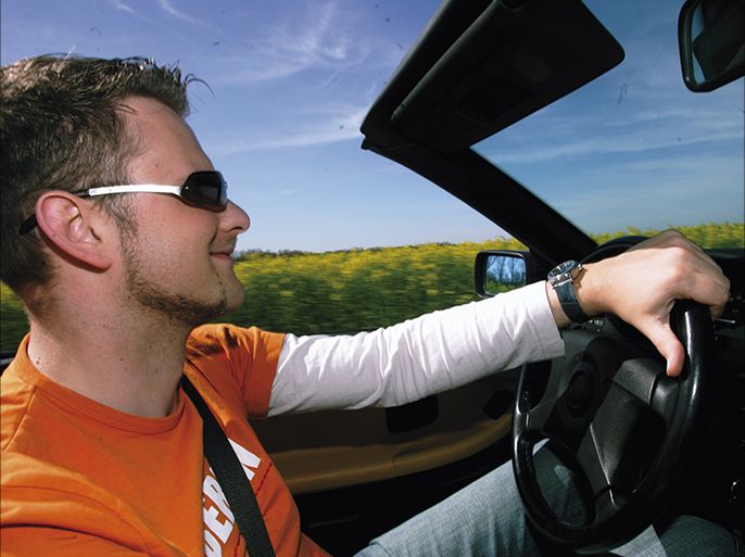 النظارة الشمسية التي تزيد درجة لون عدساتها على 90% غير مناسبة لقيادة السيارة. (النشر مجاني لعملاء وكالة الأنباء الألمانية