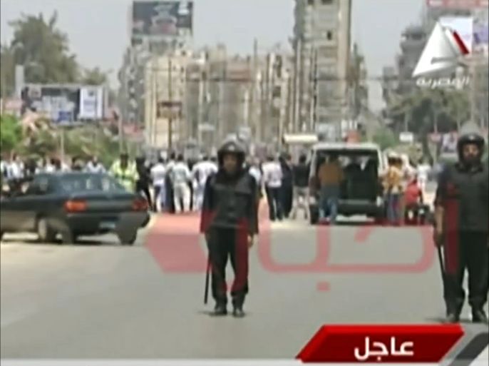 مقتل عقيد شرطة وإصابة ستة آخرين إثر انفجار عبوتين ناسفتين قرب قصر الاتحاديـة بالقاهرة