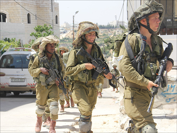 حماس حذرت إسرائيل من الإقدام على إبعاد فلسطينيين من الضفة (الجزيرة نت)