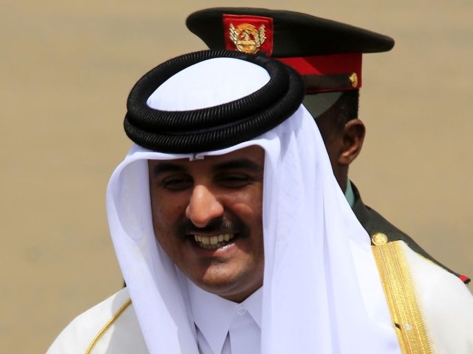 Qatar's Emir Sheikh Tamim bin Hamad al-Thani smiles as he is welcomed upon arriving at Khartoum Airport for an official visit April 2, 2014. REUTERS/Mohamed Nureldin Abdallah (SUDAN - Tags: POLITICS)