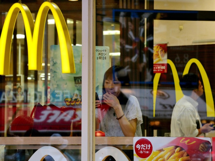 ‪شركة ماكدونالدز سحبت منتجاتها بعد الفضيحة‬  (غيتي/ الفرنسية)
