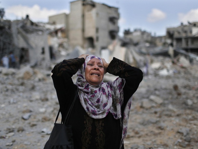 دموع الفلسطينيين لم تصمد أمام حجم الدمار الذي خلفته الغارات الإسرائيلية (رويترز)