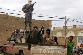مجموعة من مقاتلي أنصار الدين في تمبكتو شمال مالي عندما كان تنظيم القاعدة يسيطر عليها - أسوشيتدبرس - مجلة الجزيرة