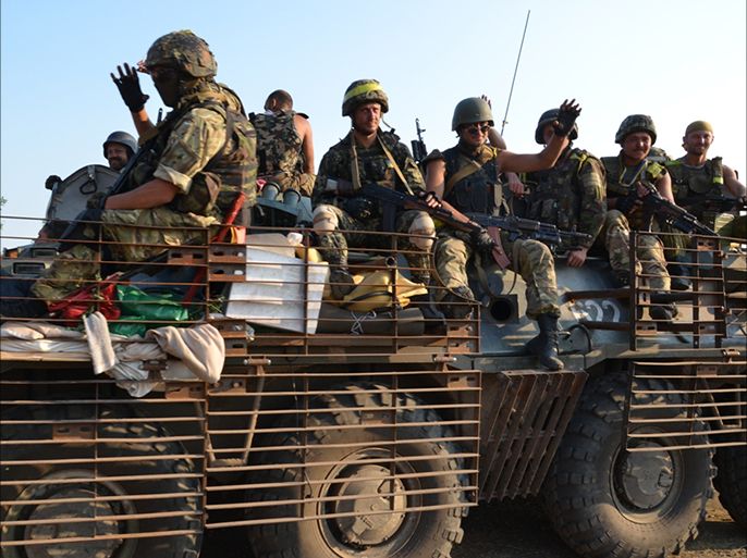 جنود أوكرانيون عائدون من مهام قتالية قاموا بها ضد الانفصاليين