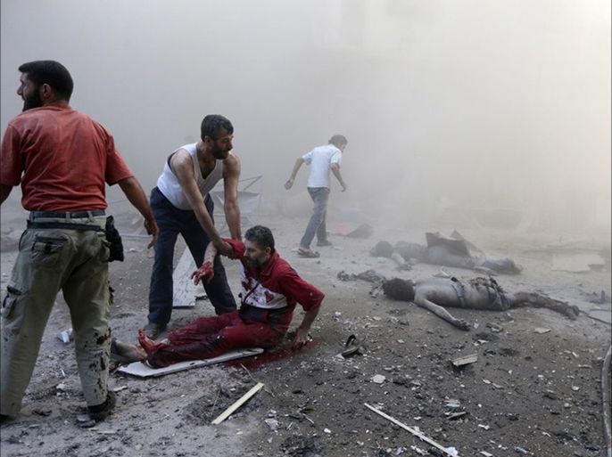 لحظة استهداف غارة لمدينة دوما