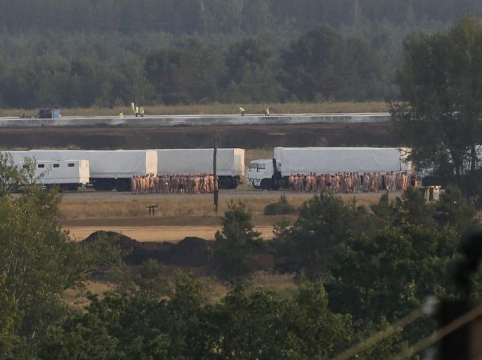 Trucks of a Russian convoy carrying humanitarian aid for Ukraine are parked at the military air base outside Voronezh, August 13, 2014. Ukraine described Russia's dispatch of an aid convoy advancing now towards its border as a cynical act designed to fan a pro-Russian rebellion the UN said on Wednesday had claimed nearly 1,000 lives, fighters and civilians, in two weeks. REUTERS/Maxim Shemetov (RUSSIA - Tags: POLITICS CONFLICT CIVIL UNREST TRANSPORT)