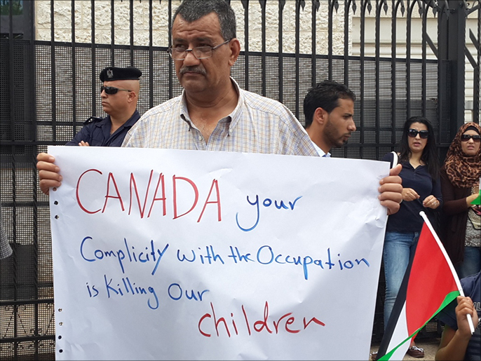 المتظاهرون اعتبروا مواقف كندا مساندة لإسرائيل لقتل الأطفال الفلسطينيين(الجزيرة)