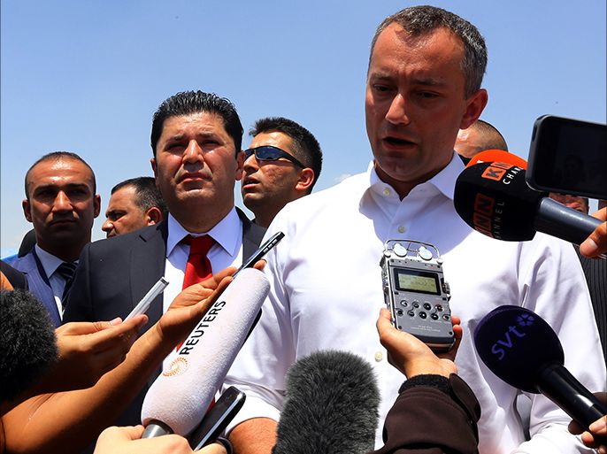 Head of the UN mission in Iraq, Nickolay Mladenov (R) speaks to reporters during a visit to Iraqi refugees at Erbil city, northern Iraq, 14 June 2014. International Organization for Migration (IOM) official Mandie Alexander said on 12 June that hundreds of thousands of people who have fled their homes in Mosul are left without access to aid. Since last week, at least 500,000 people are estimated to have fled in Mosul, which has come under the control of militants from the Islamic State in Iraq and the Levant (ISIL). EPA/STR