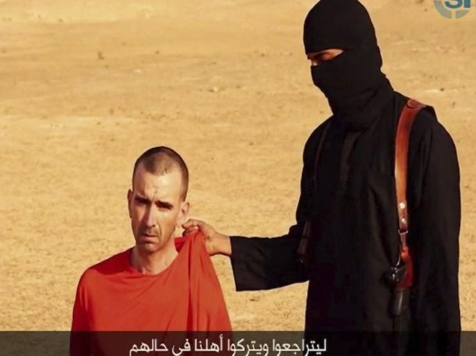 A frame from a video released by the Islamic State on 02 September 2014 purportedly shows British journalist David Cawthorne Haines (L) being threatened at the time of the execution by beheading of American journalist Steven Sotloff, somewhere in a desert setting. A video released by the Islamic State (IS) on 14 September 2014 purportedly shows Islamic militants executing British journalist David Haines, who was kidnapped in March 2013 in Syria. EPA/ISLAMIC STATE VIDEO / HANDOUT