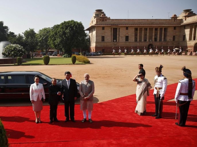 China's President Xi Jinping (Centre 2nd R) shakes hands with his Indian counterpart Pranab Mukherjee (2nd L) as Xi's wife Peng Liyuan (centre L)and India's Prime Minister Narendra Modi (centre R) look on during Xi's ceremonial reception at the forecourt of India's Rashtrapati Bhavan presidential palace in New Delhi September 18, 2014. China is determined to bridge differences over its shared border with India, Xi said on Thursday, adding that both sides were capable of dealing with fallout from security incidents on the disputed frontier. REUTERS/Ahmad Masood (INDIA - Tags: POLITICS)