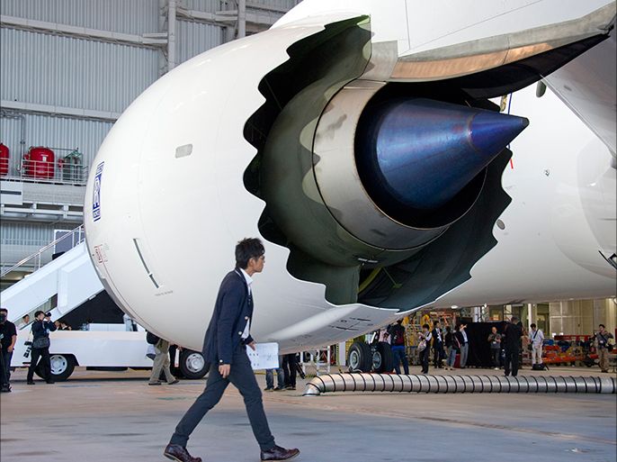 epa02939327 A Japanese journalist walks past the specially shaped engine of the All Nippon Airlines (ANA) Boing 787 during a press preview following its maiden voyage to Tokyo's Haneda International Airport, Tokyo, Japan, 28 September 2011. The Boing 787 uses 20 percent less fuel than similar midsize airplanes while offering added passenger comfort and cargo capability, according to a Boing Corp. press release. EPA/EVERETT KENNEDY BROWN