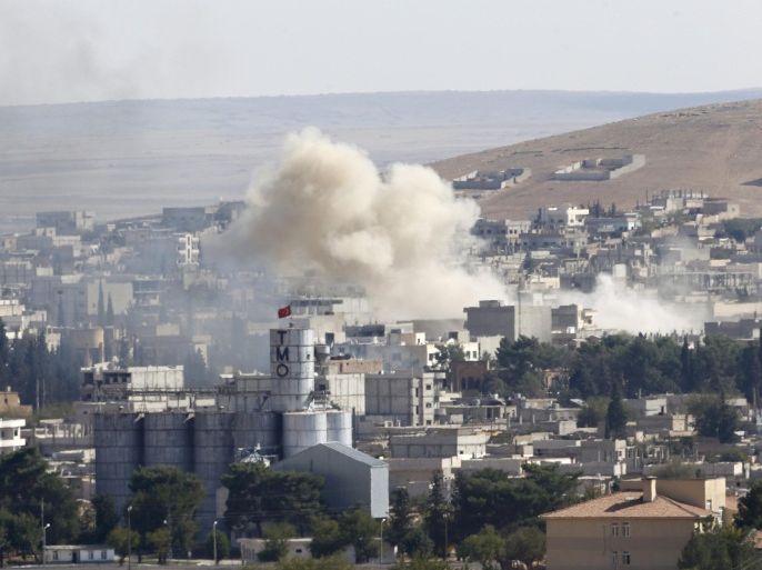 Smoke rises after an U.S.-led air strike in the Syrian town of Kobani Ocotber 8, 2014. U.S.-led air strikes on Wednesday pushed Islamic State fighters back to the edges of the Syrian Kurdish border town of Kobani, which they had appeared set to seize after a three-week assault, local officials said. The town has become the focus of international attention since the Islamists' advance drove 180,000 of the area's mostly Kurdish inhabitants to flee into adjoining Turkey, which has infuriated its own restive Kurdish minority-- and its NATO partners in Washington -- by refusing to intervene. REUTERS/Umit Bektas (SYRIA - Tags: POLITICS CONFLICT)