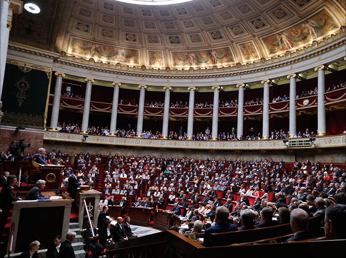epaselect epa04402845 French Prime Minister Manuel Valls (L) addresses parliament at the National Assembly in Paris, France, 16 September 2014. French Prime Minister Manuel Valls called for national unity ahead of a highly anticipated vote of confidence on the government's economic policy. He was taking aim at leftist dissidents in the ruling Socialist Party who have threatened to abstain from the vote in protest over the government's reform agenda. EPA
