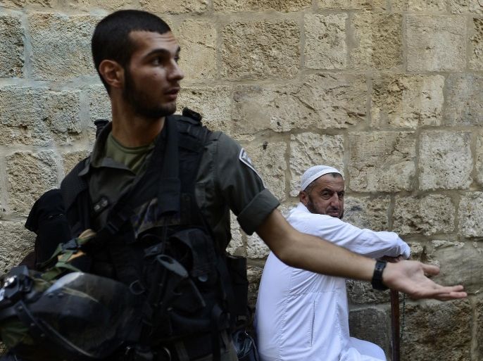JERUSALEM, ISRAEL - OCTOBER 14: An Israeli security man reacts during a tension moment between Israeli security forces and Palestinian Muslims at an entrance of Al Aqsa Mosque closed to Muslims and, in Jerusalem, Israel on October 14, 2014. Israeli Jewish people are free to enter the Al Aqsa.