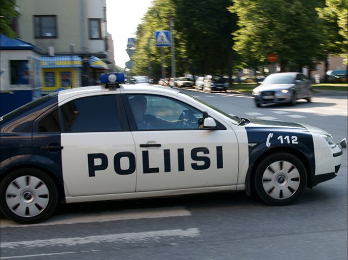 سيارة تابعة للشرطة الفنلندية، تقوم بدورية عادية خلال ساعات النهار حفاظا على الامن في العاصمة، هلسنكي ١٠