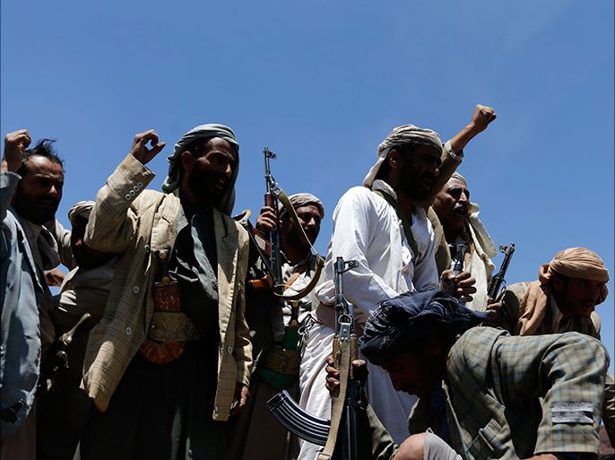 مسلحون حوثيون يرددون مايعرف بالصرخة بعد استيلائهم على صنعاء الجزيرة نت