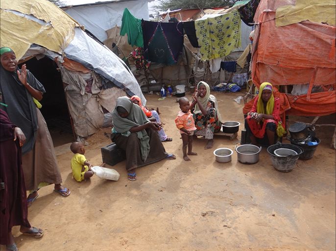 نازحون وصلوا إلى مقديشو بعد هربهم من المناطق الجنوبية بسبب الحرب والجفاف 14 مايو 2014 (الجزيرة نت).