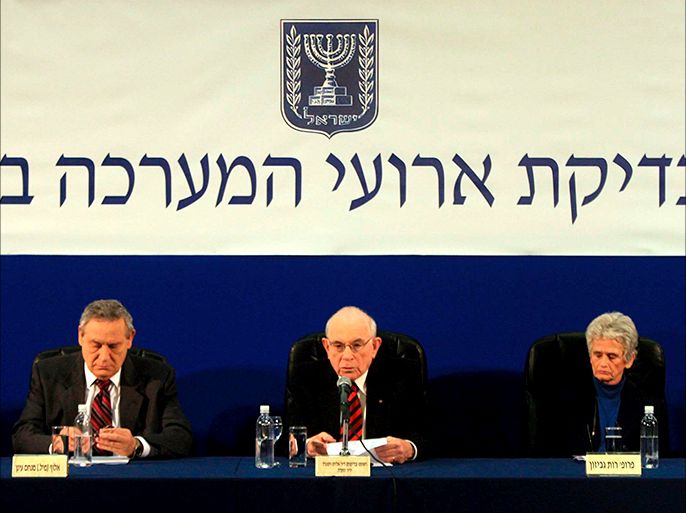 epa01239947 Eliyahu Winograd, former judge and Lebanon war inquiry panel chairman (C) and other members of the Winograd committee are pictured at a press conference in Jerusalem, Israel, 30 January 2008. The final report into Israel's 2006 war in Lebanon concluded that Israeli Prime Minister Ehud Olmert did not fail in his handling of a key battle and that his decisions were reasonable. EPA