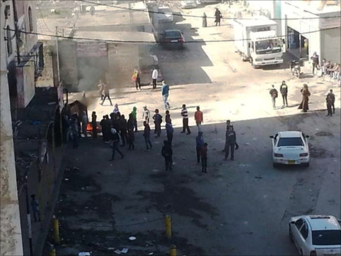 أهالي مخيم شعفاط الذي تحاصره المستوطنات يصرون على المقاومة (الجزيرة)