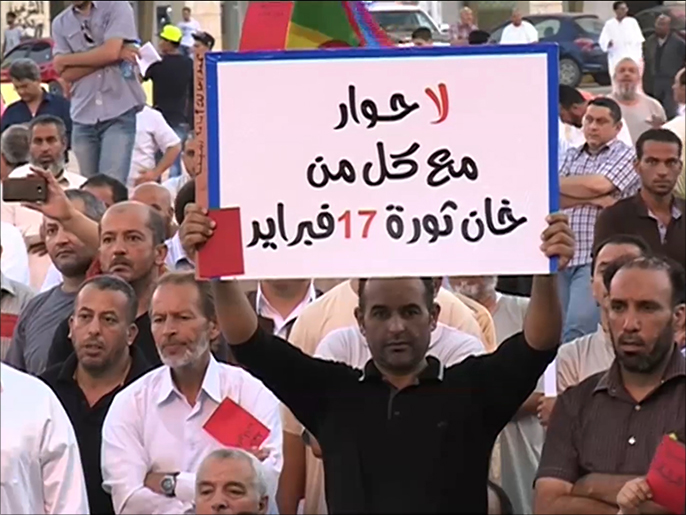 ‪‬ تجمع لمئات المتظاهرين يطالب بإسقاط برلمان طبرق بشرقي ليبيا(الجزيرة-أرشيف)