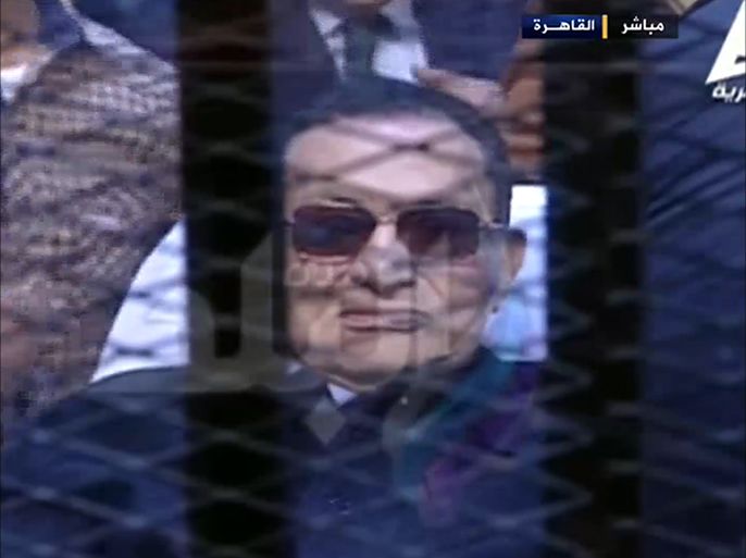 قضت محكمة جنايات القاهرة بتبرئة الرئيس المصري المخلوع حسني مبارك في قضية قتل متظاهرين أثناء ثورة يناير وأسقطت جميع المتهم عنه