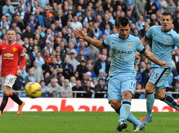 Manchester City's Sergio Aguero (R ) scores the 1-0 goal during the English Premier League soccer match between Manchester City and Manchester United at the Etihad stadium in Manchester, Britain, 02 November 2014. EPA/PETER POWELL DataCo terms and conditions apply http://www.epa.eu/files/TermsandConditions/DataCo_Terms_and_Conditions.pdf